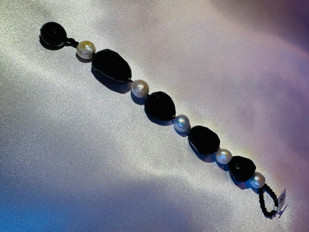 Onyx and pearl bracelet