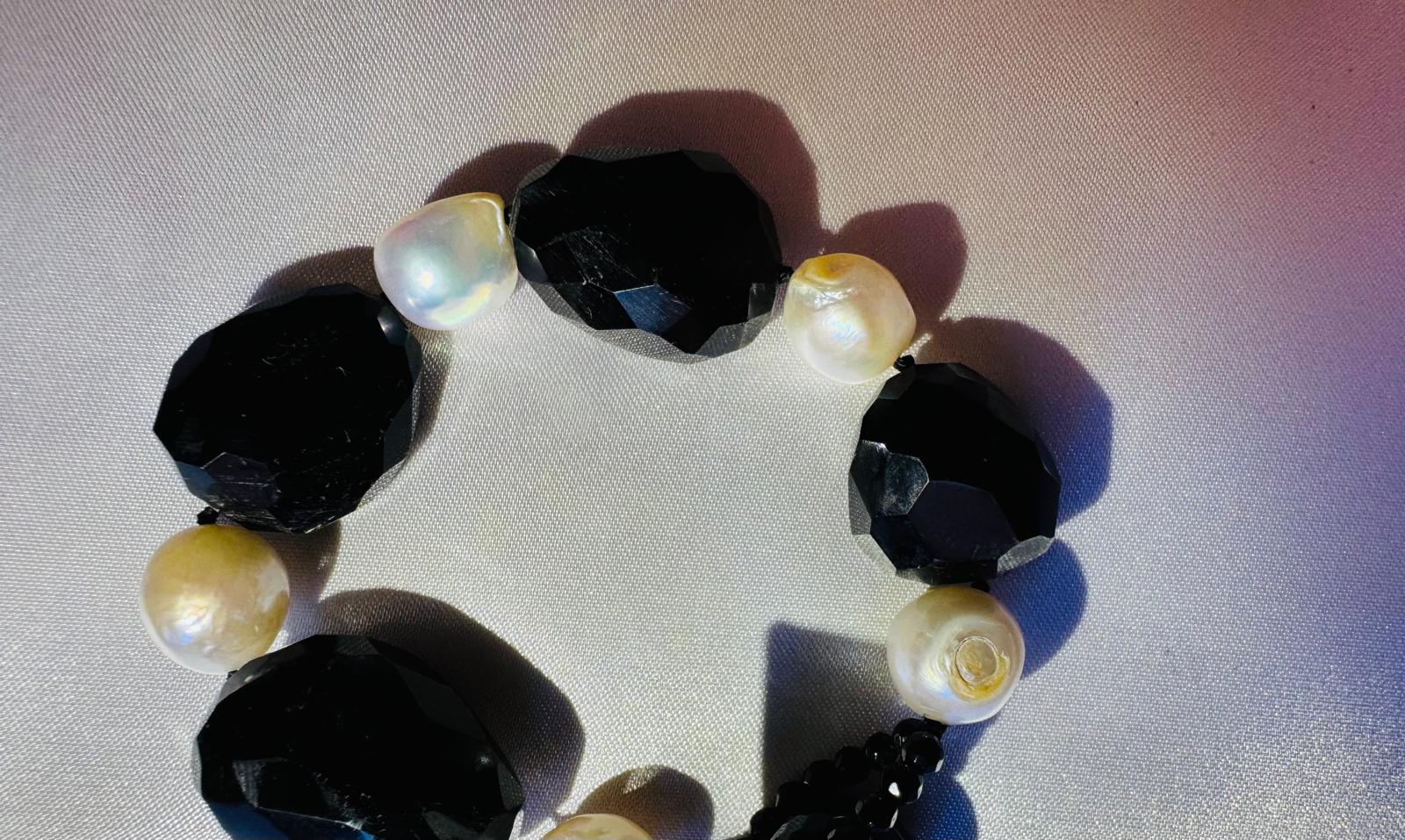 Onyx and pearl bracelet