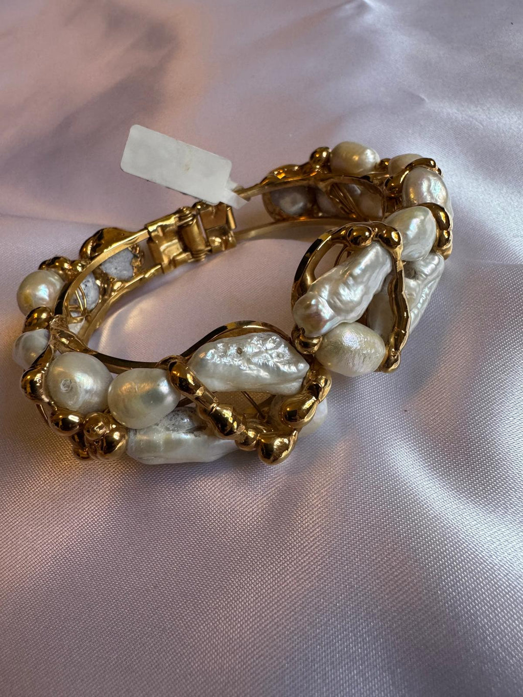 Golden bracelet with pearls