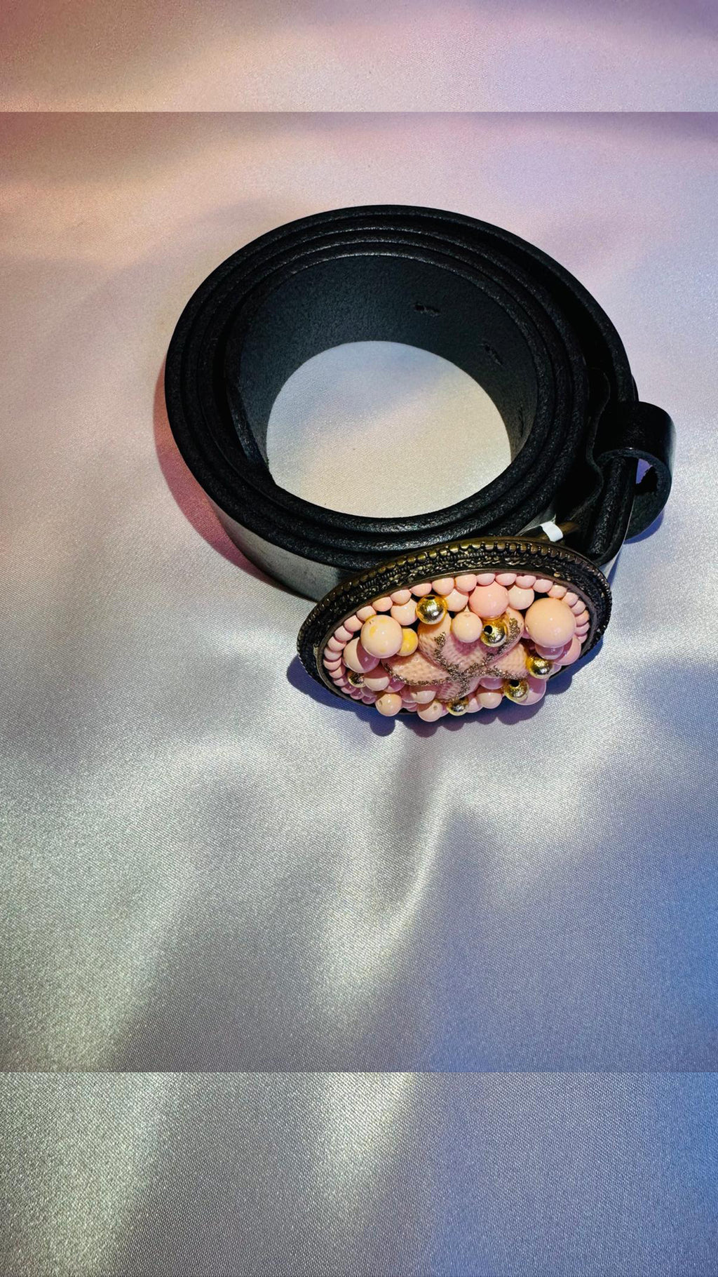 Cintura in pelle, fibbia in metallo, con conchiglia e pepite