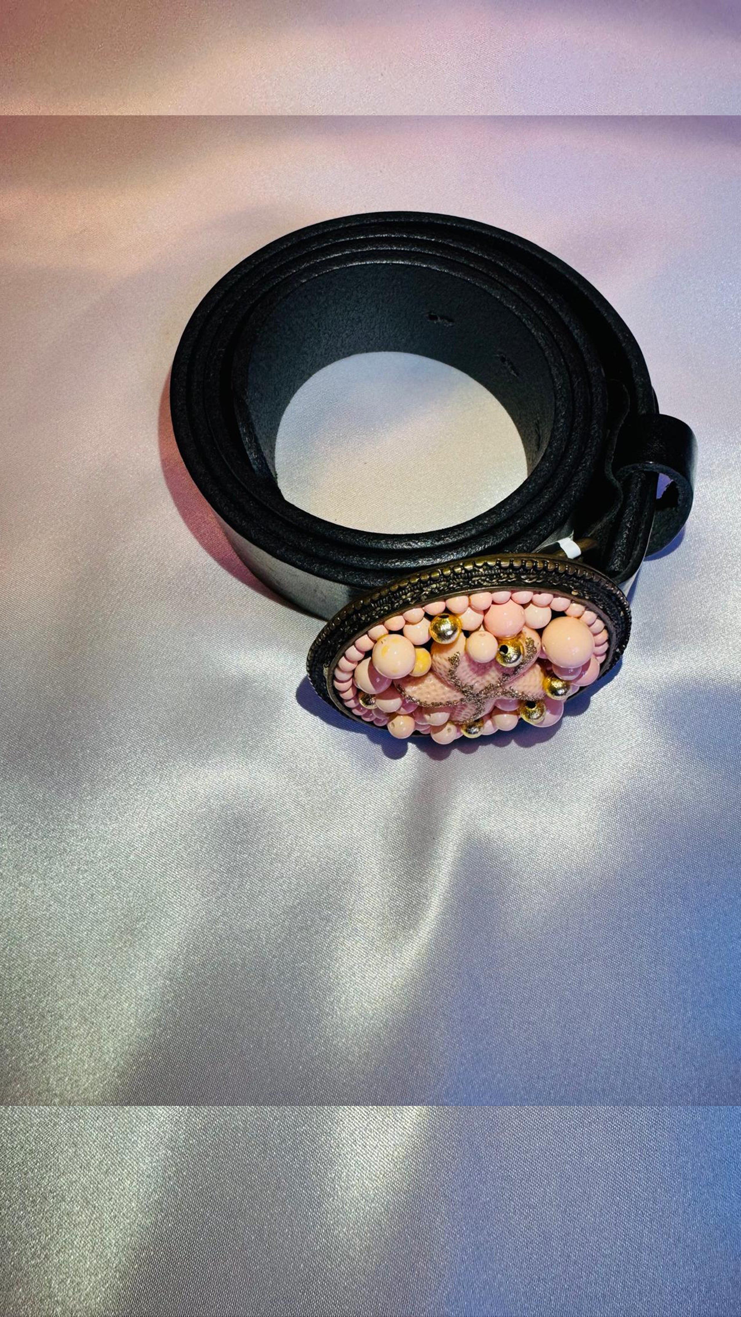 Leather belt, metal buckle, with shell and nuggets