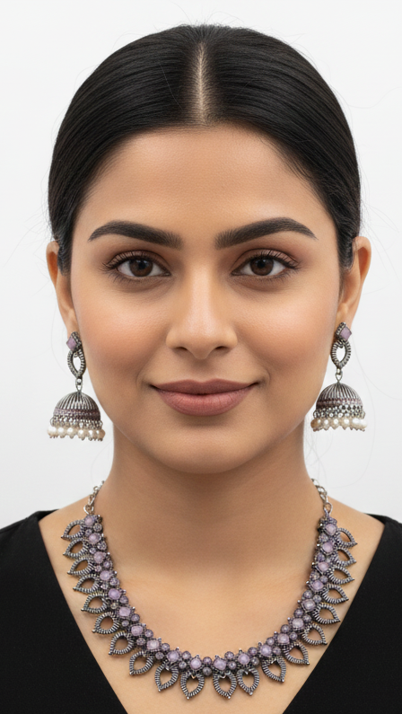 Collier en argent oxydé orné de pierres violettes douces