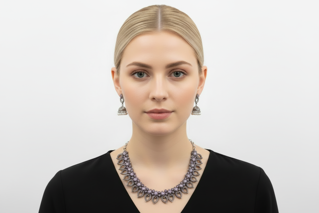 Collier en argent oxydé orné de pierres violettes douces