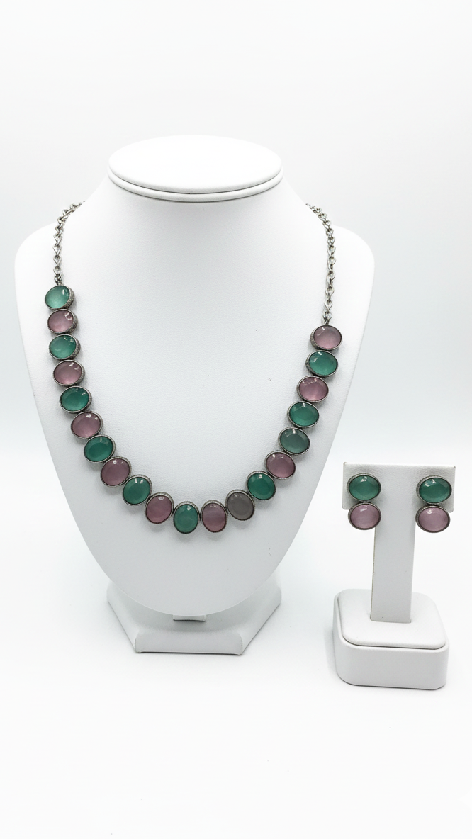 Collier délicat en pierre bicolore vert pastel et rose mauve