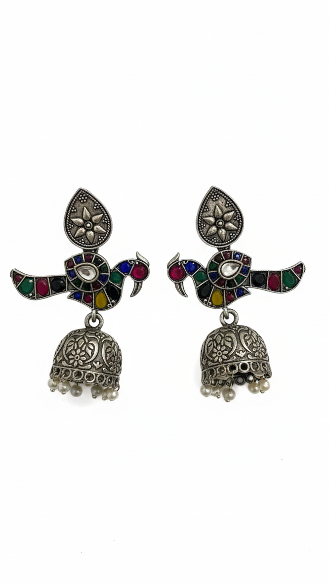 Boucles d'oreilles jhumka métalliques en mosaïque de pierre argentée oxydée, motif paon.