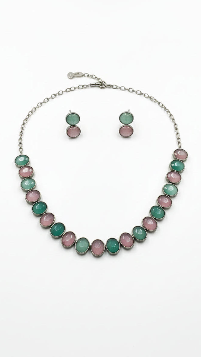 Collier délicat en pierre bicolore vert pastel et rose mauve
