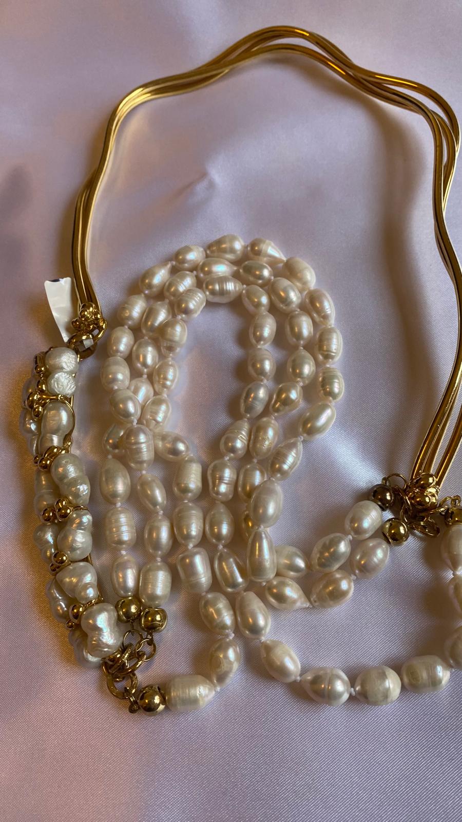 Multi-strand necklace in freshwater pearls and gold-plated metal.