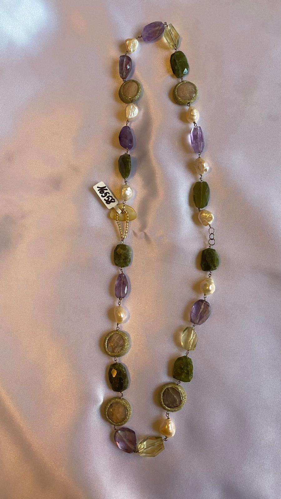 Necklace in Citrine Quartz, Freshwater Pearls, Amethyst, Jasper, and Glitter, with a Mother of Pearl clasp.