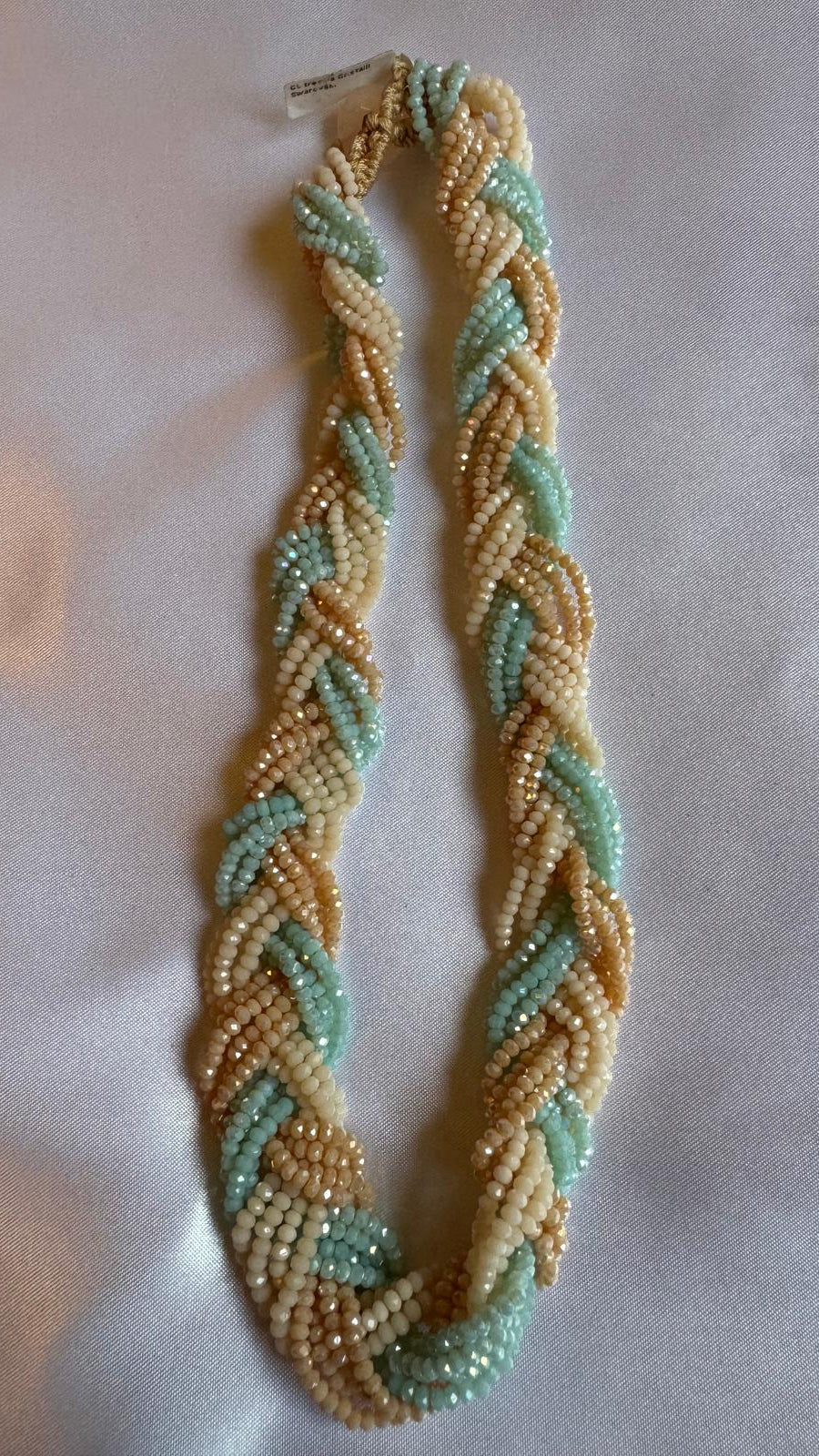 Collana intrecciata con cristalli e cristalli Swarovski.