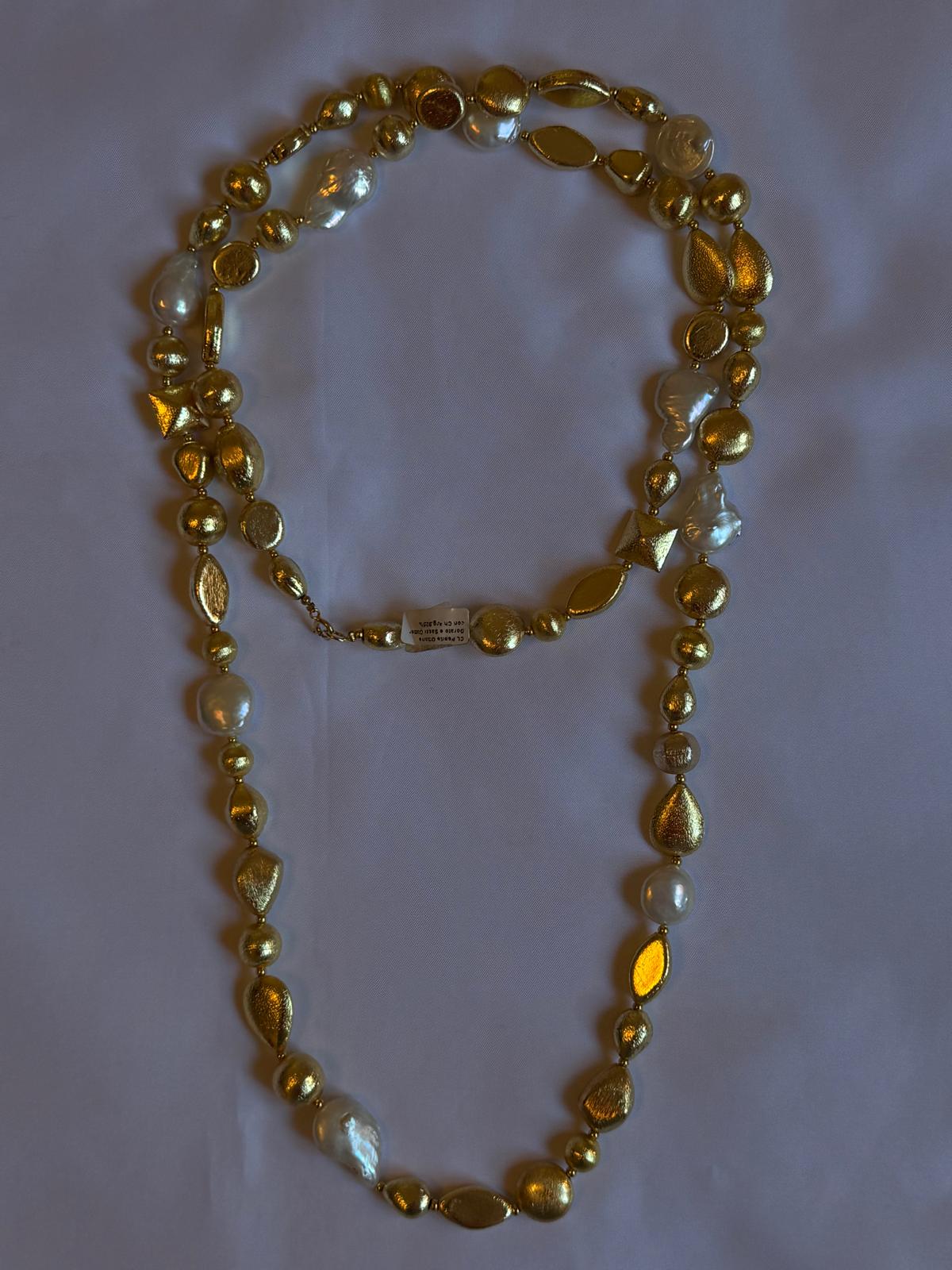 Collana lunga con perline e pepite d'oro