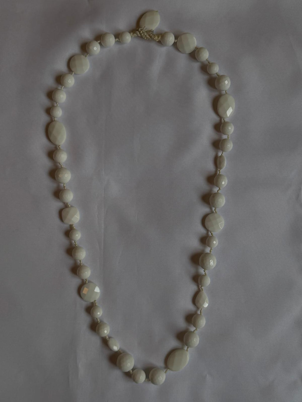 Collier en agate blanche