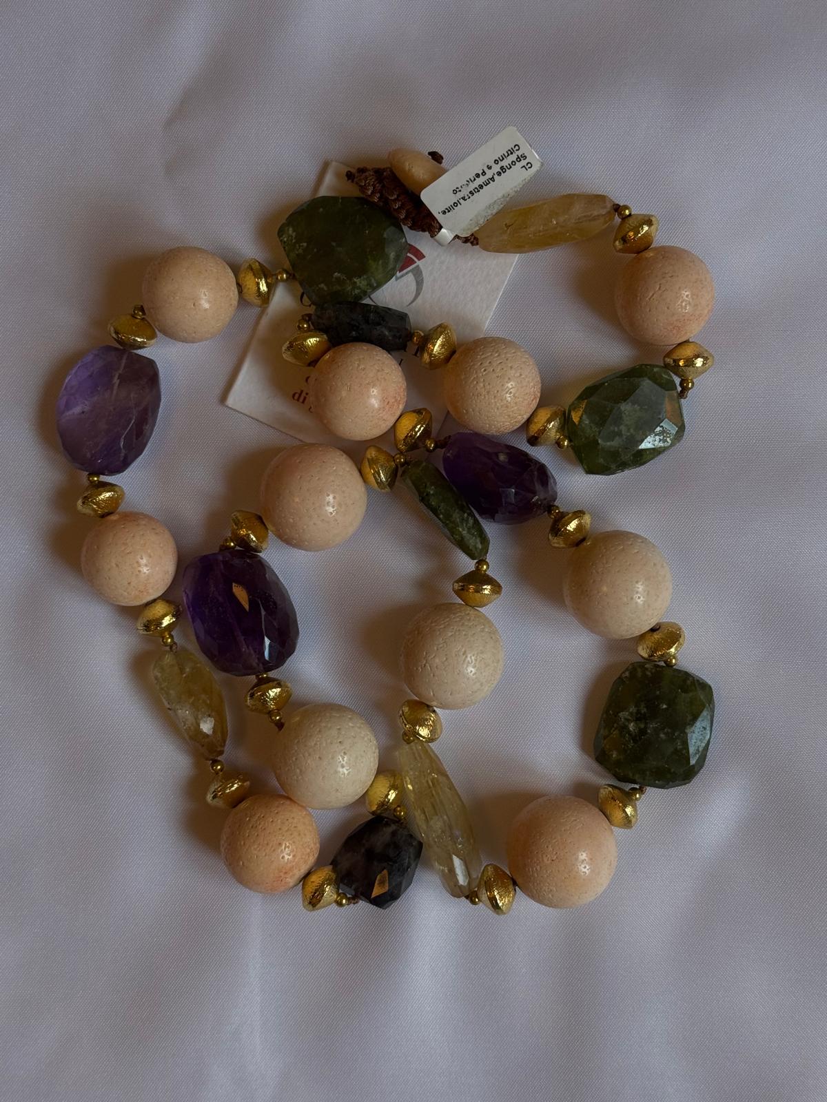 Collana realizzata con spugna, ametista, quarzo citrino e peridoto.