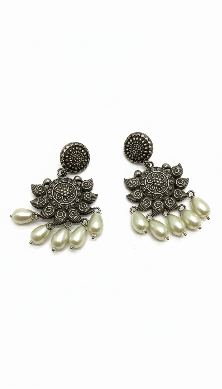 Boucles d'oreilles pendantes en perles blanches plaquées argent